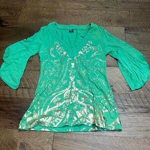 Lure Woman’s Green Top Flowy Sleeves Size XS
